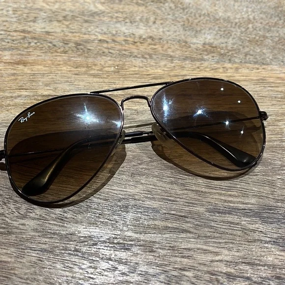 Ray-ban Aviator Sunglasses - Picture 2 of 3
